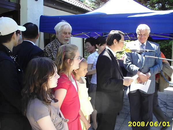 2008年5月24日─6月8日赴奧地利、波蘭、德國辦理第38屆世界兒童畫巡迴展