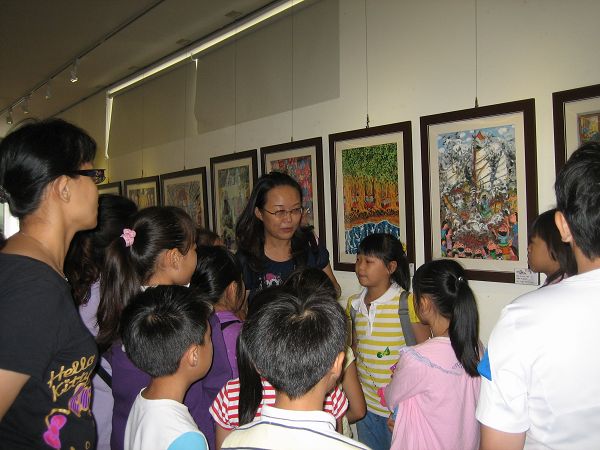 101學年全國學生美術比賽優勝作品巡迴展學校老師帶領學生參加國立臺東生活美學館開幕及展覽