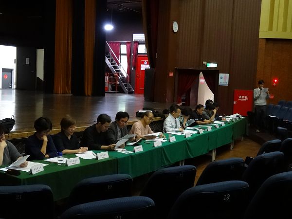 檢討會暨104學年度諮詢會議,由鄭館長乃文主持,邀請各縣市及專家學者檢討