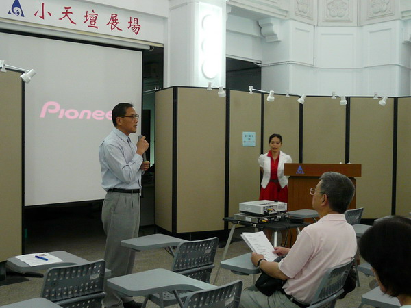 潘秘書金定主持─歡迎黃尹瑩(長庚大學通識教育中心助理教授)蒞館演講