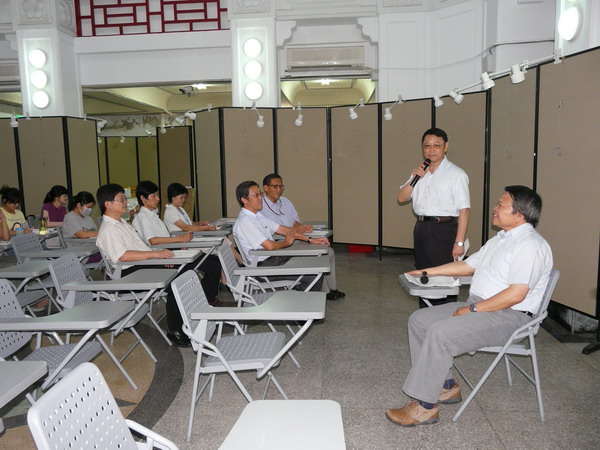 吳館長祖勝主持─歡迎周燦德（正修科技大學經營管理研究所教授）蒞館演講