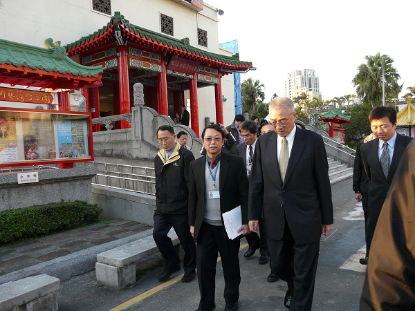 吳院長99年1月14日視察本館南海劇場