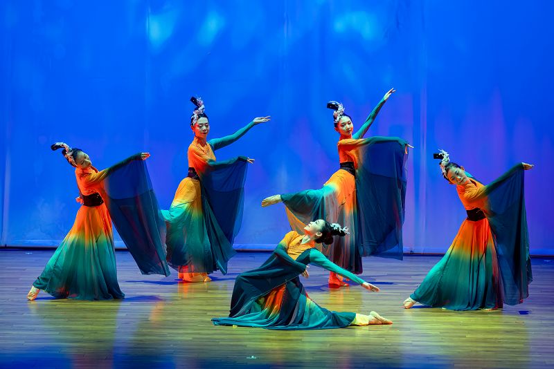 The opera inheritance of sleeve dance